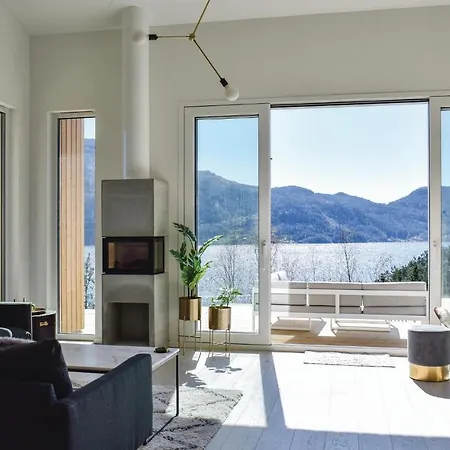 Casa vacanze Awesome In W/ Sauna, Wifi And 5 Bedrooms *