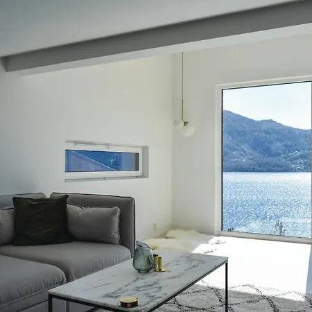 Awesome In W/ Sauna, Wifi And 5 Bedrooms 別荘 Vikedal