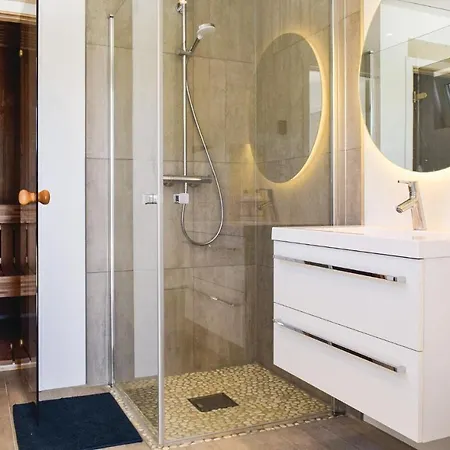 Awesome In W/ Sauna, Wifi And 5 Bedrooms 別荘 *
